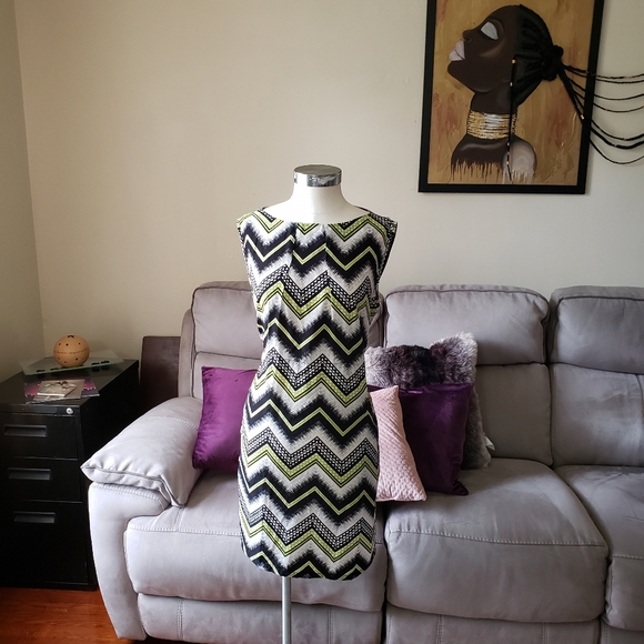 Zig Zag Long Tunic Top - Picture 2 of 6